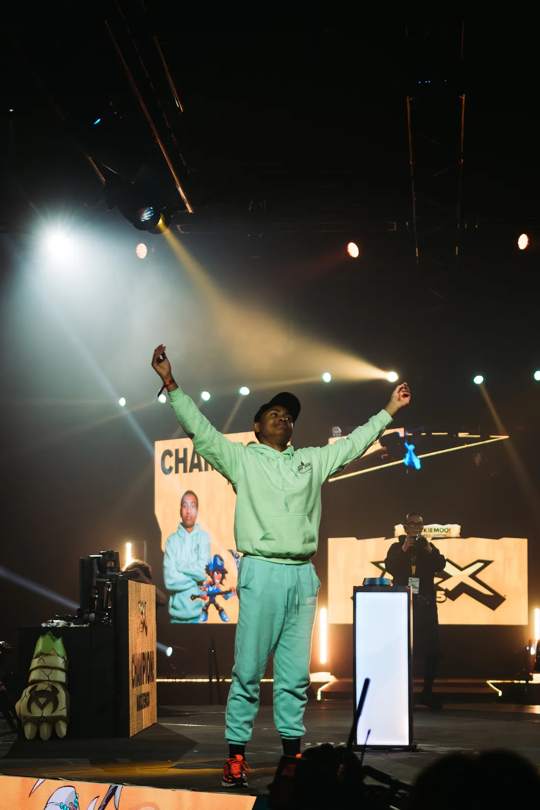 Marckiemoo on stage with his arms raised after winning